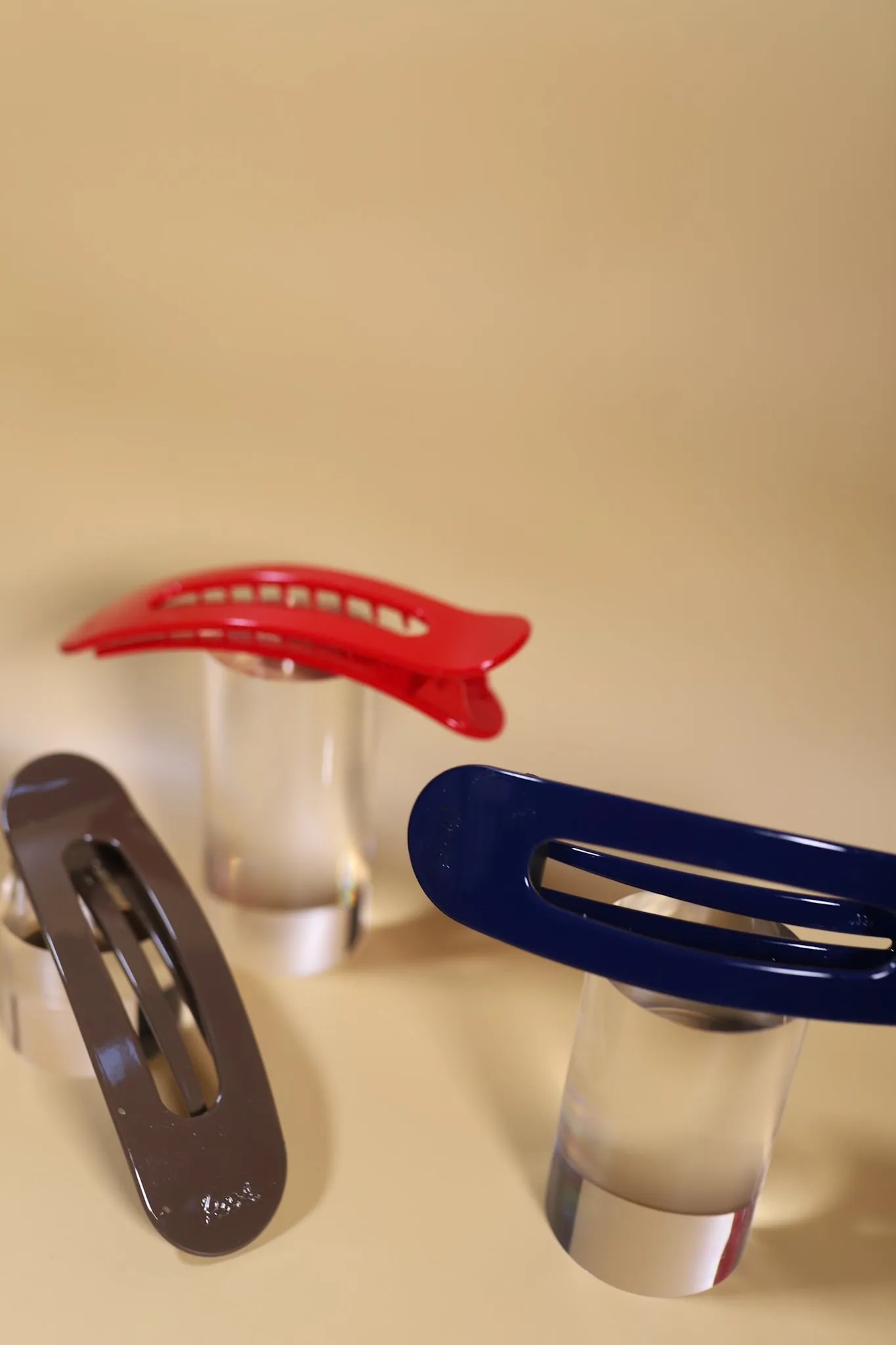 OVERSIZED LAY DOWN CLAWS ( 26 COLORS )