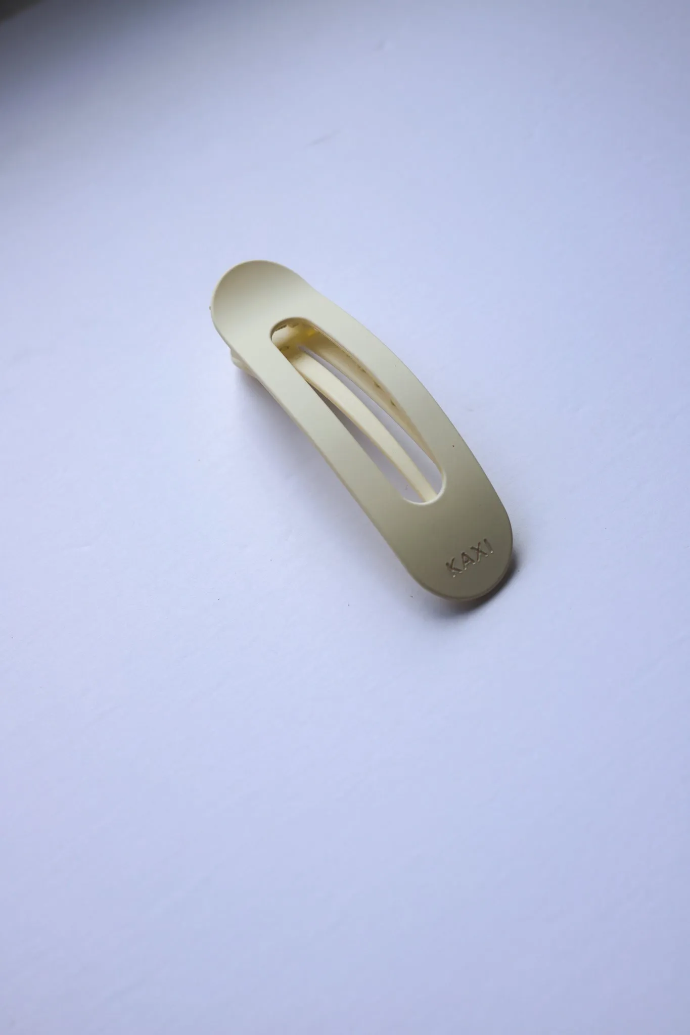 OVERSIZED LAY DOWN CLAWS ( 26 COLORS )