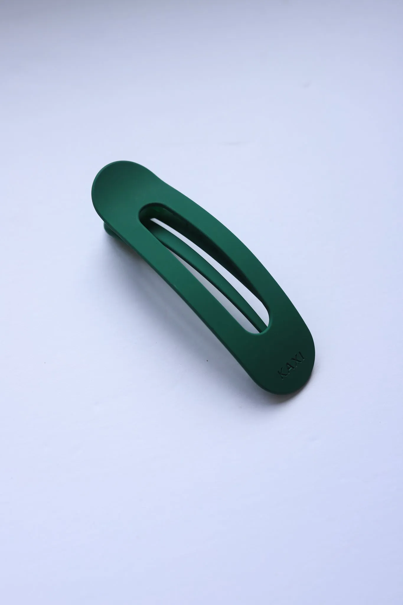 OVERSIZED LAY DOWN CLAWS ( 26 COLORS )