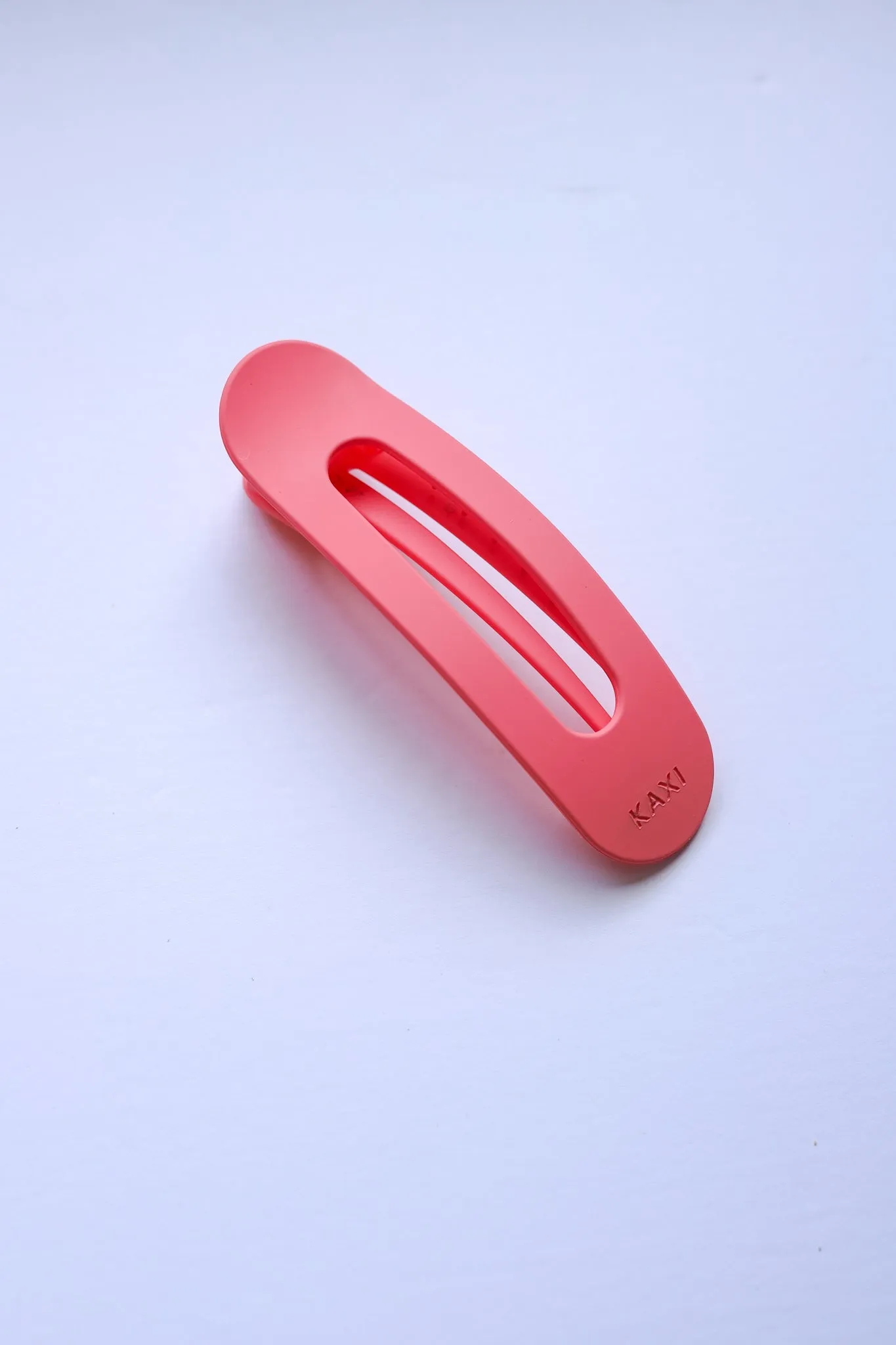 OVERSIZED LAY DOWN CLAWS ( 26 COLORS )