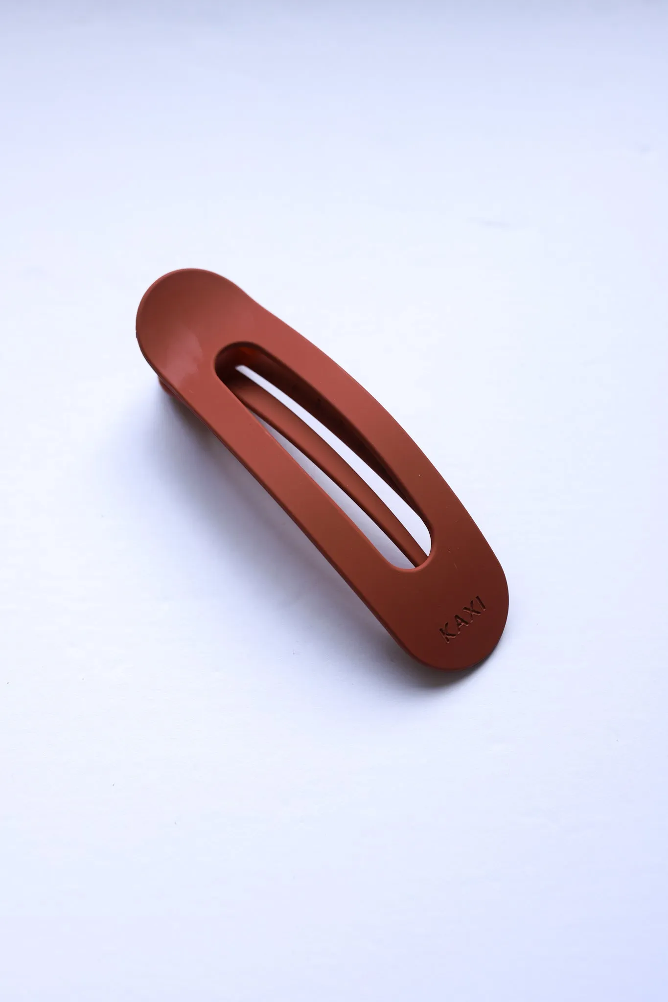 OVERSIZED LAY DOWN CLAWS ( 26 COLORS )