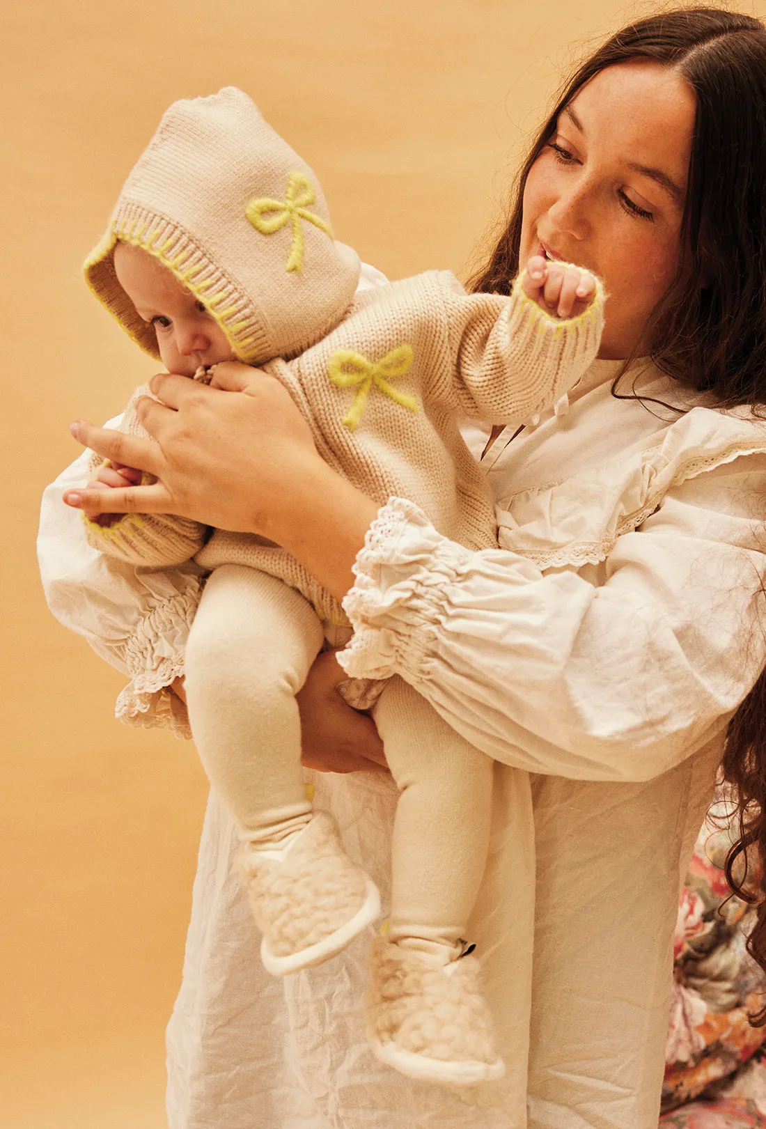 SHRIMPS X BINI PEANUT BOW INTARSIA BONNET