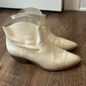 Treasure and Bond cowboy boots