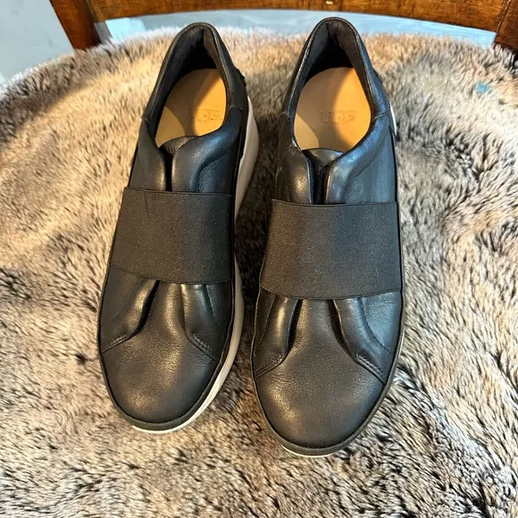 UGG Liba Black Leather Slip On Sneakers, Size 8