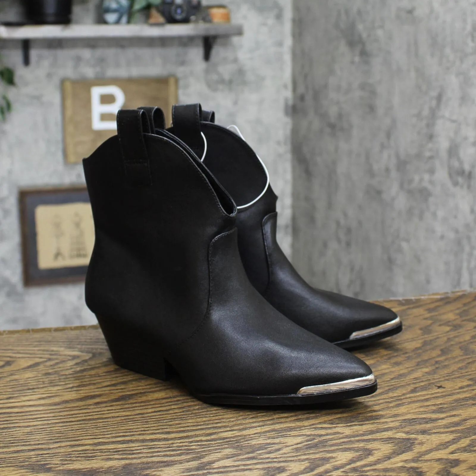 Universal Thread Women's Henley Ankle Western Boots 88375060 Black 7M