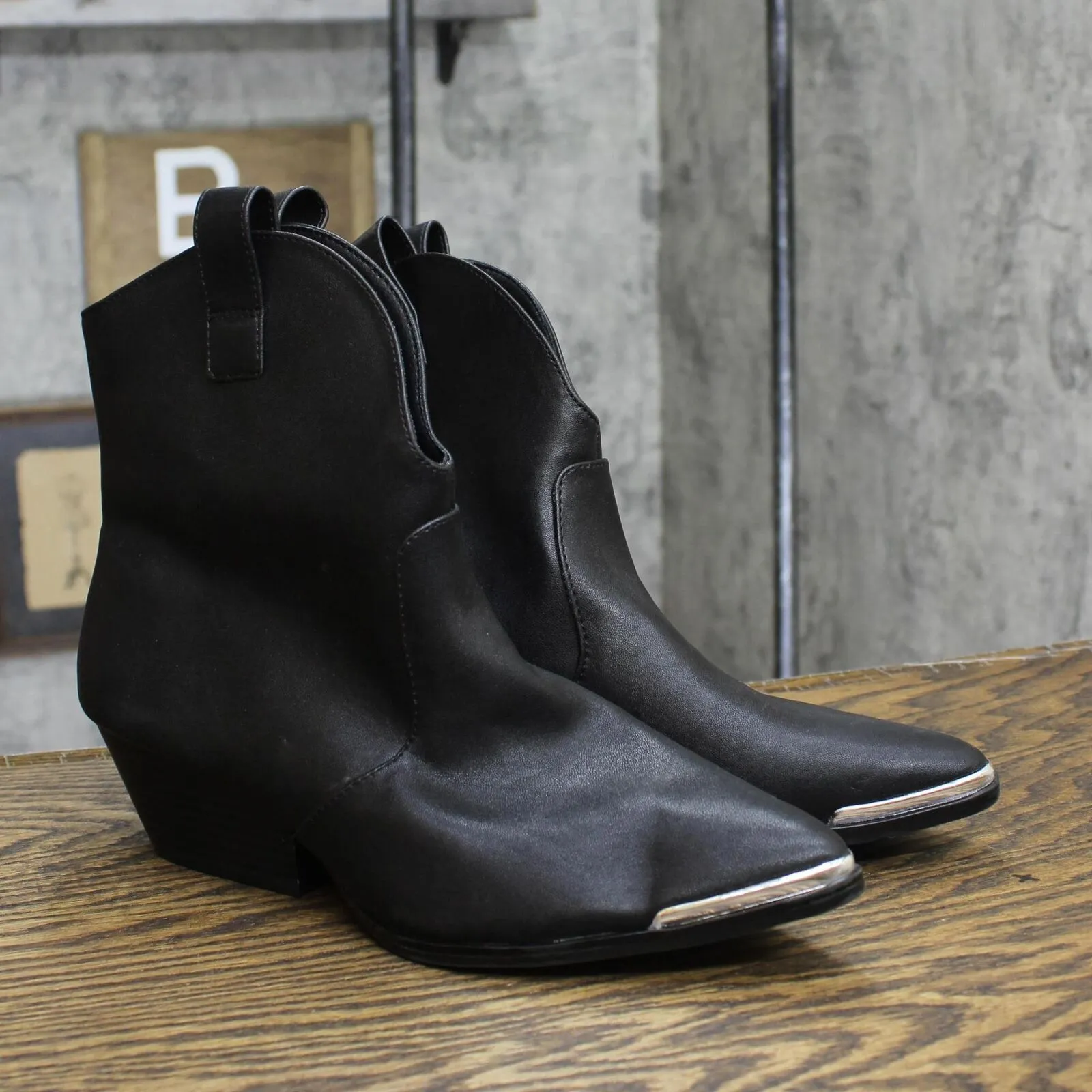 Universal Thread Women's Henley Ankle Western Boots 88375060 Black 9M