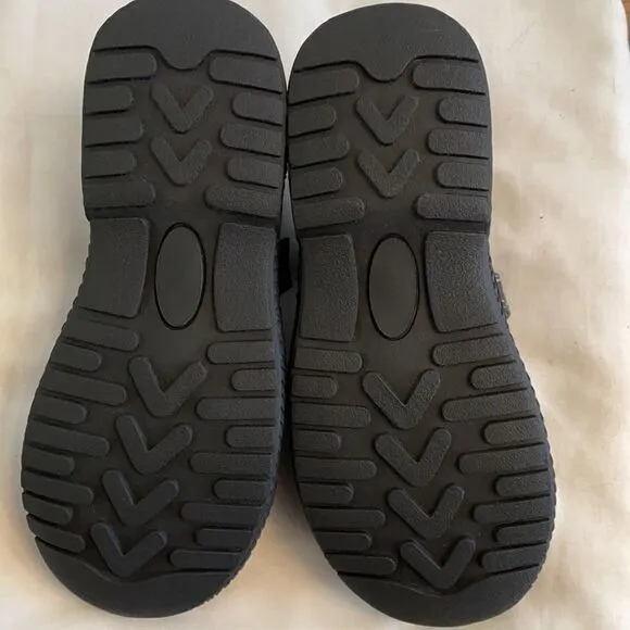 VENETTINI BLACK AND GREY SNEAKERS.  NEW