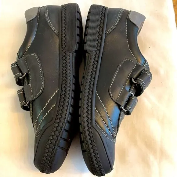VENETTINI BLACK AND GREY SNEAKERS.  NEW