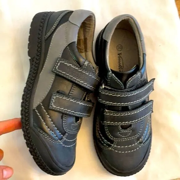 VENETTINI BLACK AND GREY SNEAKERS.  NEW