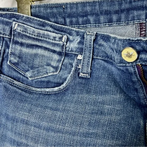 VIGOSS Light Medium Wash Lightly Distressed Jeans Juniors 9