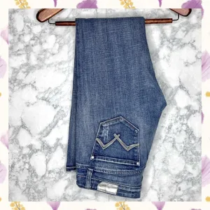 VIGOSS Light Medium Wash Lightly Distressed Jeans Juniors 9