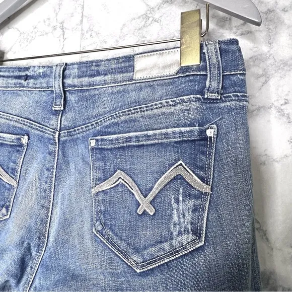 VIGOSS Light Medium Wash Lightly Distressed Jeans Juniors 9
