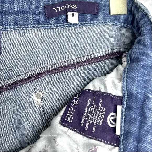 VIGOSS Light Medium Wash Lightly Distressed Jeans Juniors 9