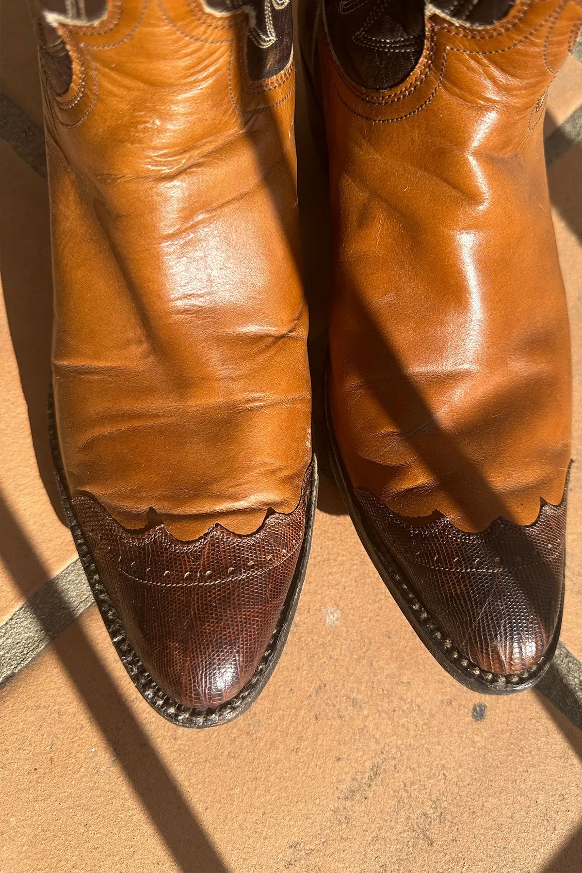 VINTAGE JUSTIN COWBOY BOOTS | 2 tone w/lizard toe
