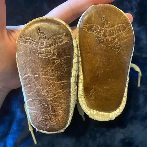 White snake baby Freebird booties- NWOT